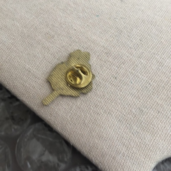 Vintage 2002 Pin - Picture 2 of 3